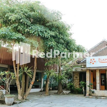 Flamboyan Asri Syariah Mitra Reddoorz Near Kampung Inggris Pare Hotel Exterior photo