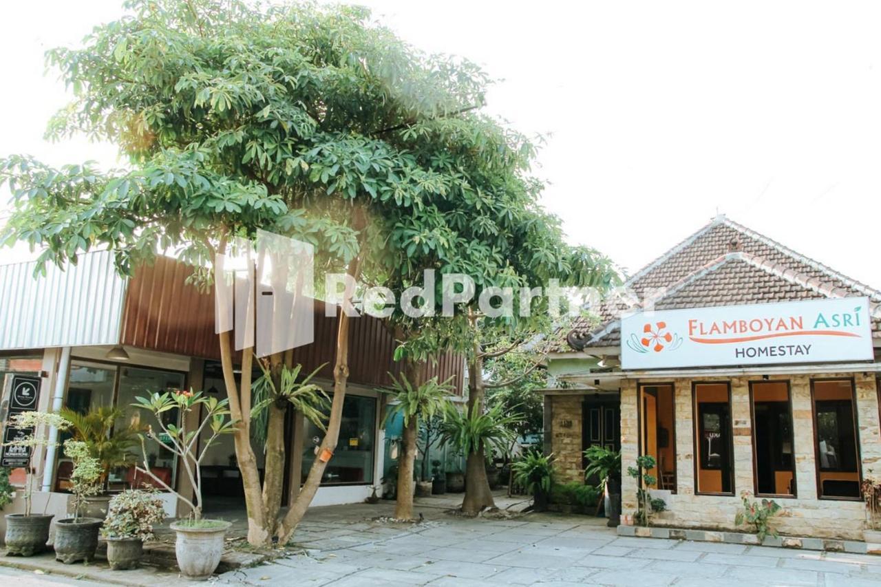 Flamboyan Asri Syariah Mitra Reddoorz Near Kampung Inggris Pare Hotel Exterior photo