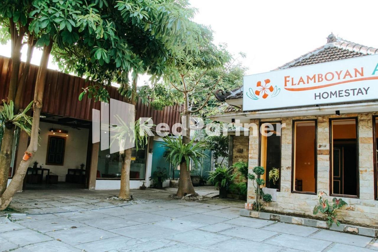 Flamboyan Asri Syariah Mitra Reddoorz Near Kampung Inggris Pare Hotel Exterior photo