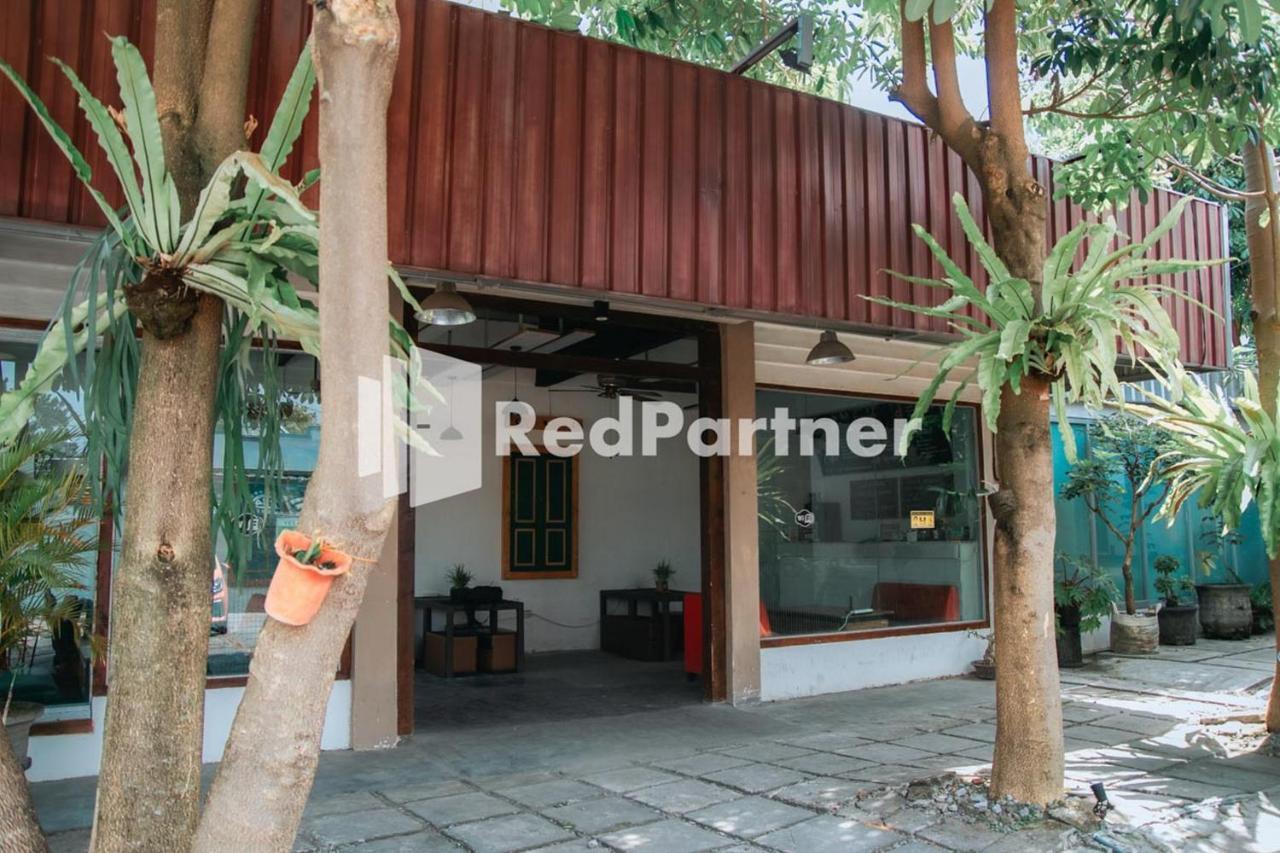 Flamboyan Asri Syariah Mitra Reddoorz Near Kampung Inggris Pare Hotel Exterior photo