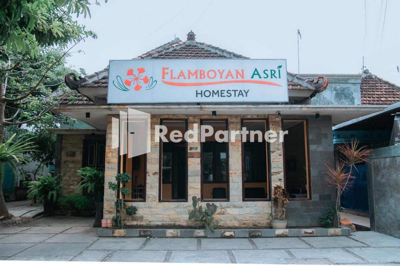 Flamboyan Asri Syariah Mitra Reddoorz Near Kampung Inggris Pare Hotel Exterior photo